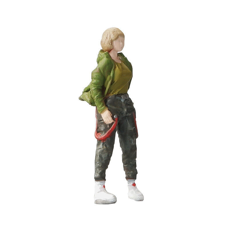 1:64 Painted Figure Model Miniature Resin Diorama Sand Toy Camo Short Hair Girl