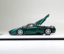 Load image into Gallery viewer, King 1:64 Green Enzo Super Racing Sports Figure Model Diecast Metal CarNew
