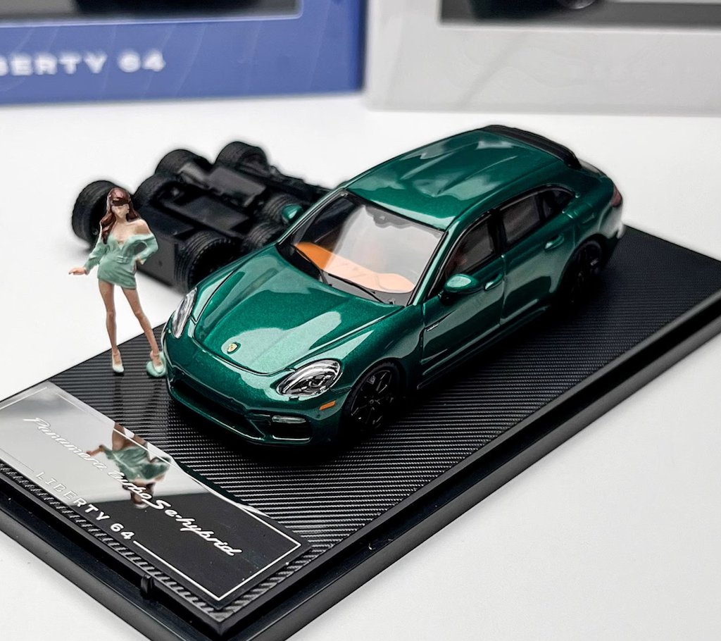 Liberty 1:64 Green Panamera Turbo S Figure Sport Model Diecast Metal Car New Collection
