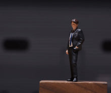 Load image into Gallery viewer, 1:64 Painted Figure Model Miniature Resin Diorama Business Man Woman Suit Set
