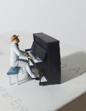 Load image into Gallery viewer, 1:64 Painted Figure Model Miniature Resin Diorama Sand Jazz Band Music Singer
