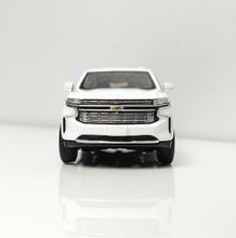 Load image into Gallery viewer, Masdi 1:64 White Suburban Full Size SUV Sports Model Diecast Metal Car New Collection
