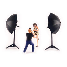 Load image into Gallery viewer, 1:64 Painted Figure Mini Model Miniature Resin Diorama Poster Photographer Model
