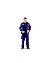 Load image into Gallery viewer, 1:64 Painted Figure Mini Model Miniature Resin Diorama Sand Police Questioning New
