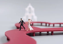 Load image into Gallery viewer, 1:64 Painted Figure Model Miniature Resin Diorama Sand Wedding Couple Lovers NEW
