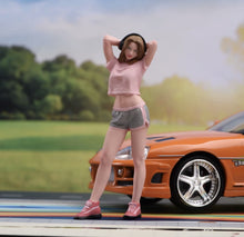 Load image into Gallery viewer, 1:24 Painted Figure Model Miniature Resin Diorama Headset Girl Casual Sporty
