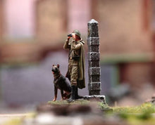 Load image into Gallery viewer, 1:64 Painted Figure Model Miniature Resin Diorama Sand Sentinel And Dog Soldier
