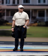 Load image into Gallery viewer, 1:24 Painted Figure Model Miniature Resin Diorama Strong Man Sunglasses Standing
