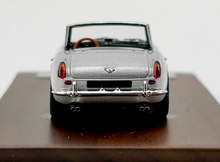 Load image into Gallery viewer, YM 1:64 Silver 250 GT California Spyder SWB Sports Model Diecast Resin Car New Collection
