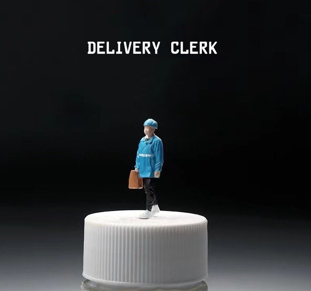 1:64 Painted Figure Mini Model Miniature Car Scenes Resin Delivery Man Courier