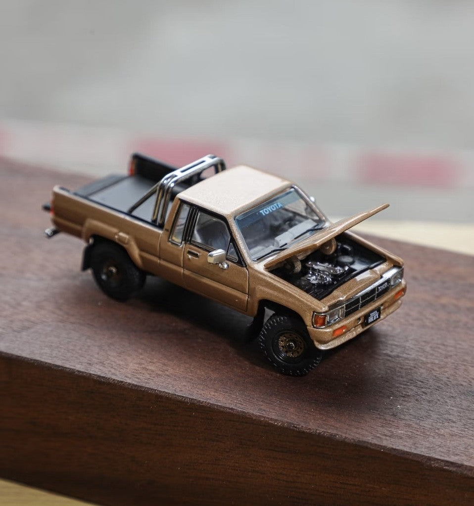 GCD 1:64 Yellow Hilux SR5 Xtra Cab Pickup Truck Model Diecast Metal Car New Collection