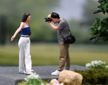 Load image into Gallery viewer, 1:64 Painted Figure Model Miniature Resin Diorama Toy Sand Taking Photo Couple
