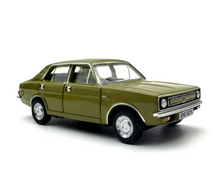 Load image into Gallery viewer, 1:76 1972 Green Morris Marina Sedan Sports Model Diecast Metal Car New Collection
