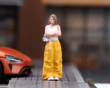 Load image into Gallery viewer, 1:64 Painted Figure Model Miniature Resin Diorama Toy Sand Girlfriend Lady Set
