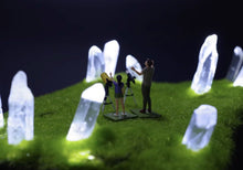 Load image into Gallery viewer, 1:64 Painted Figure Model Miniature Resin Diorama Sand Stargazers Skygazers New
