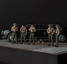 Load image into Gallery viewer, 1:64 Painted Figure Model Miniature Resin Diorama Toy Sand Policeman Police Man
