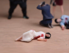 Load image into Gallery viewer, 1:64 Painted Figure Model Miniature Resin Diorama Toy Sand Gangster Bandit Set
