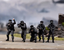 Load image into Gallery viewer, 1:64 Painted Figure Model Miniature Resin Diorama Scene Marine Soldier Military
