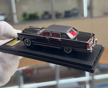 Load image into Gallery viewer, Sunstar 1:64 Black 1979 Continental Town Classic Model Diecast Metal Car New Collection
