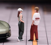 Load image into Gallery viewer, 1:64 Painted Figure Model Miniature Resin Diorama Toy Sand Couple Lovers Trendy
