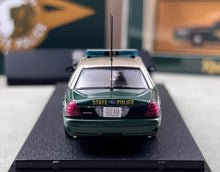 Load image into Gallery viewer, Rollin 1:64 NHSP Hampshire Police CROWN VICTORIA CV Model Diecast Metal Car
