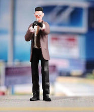 Load image into Gallery viewer, 1:64 Painted Figure Model Miniature Resin Diorama Sand Host Man Kol Anchor Toy Collection
