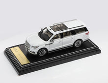 Load image into Gallery viewer, WTX 1:64 White Navigator L Full Sized SUV Sports Model Diecast Metal Car New Collection
