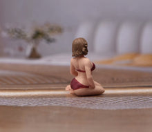 Load image into Gallery viewer, 1:64 Painted Figure Model Miniature Resin Diorama Sand Toy Sitting Bikini Woman
