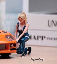 Load image into Gallery viewer, 1:24 Painted Figure Model Miniature Resin Diorama Mechanic Woman Repair Worker
