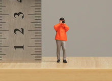 Load image into Gallery viewer, 1:64 Painted Figure Model Miniature Resin Diorama Sand Camera Man Photographer
