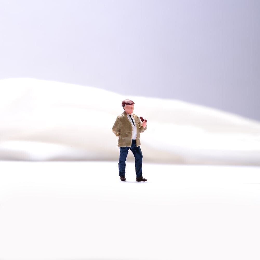 1:64 Painted Unpainted Figure Model Miniature Resin Diorama Sand Smoking Man Toy New