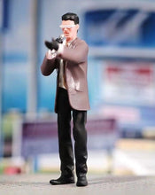 Load image into Gallery viewer, 1:64 Painted Figure Model Miniature Resin Diorama Sand Host Man Kol Anchor Toy Collection
