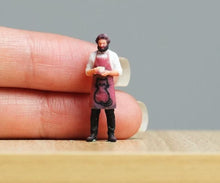 Load image into Gallery viewer, 1:64 Painted Figure Model Miniature Resin Diorama Sand Man With Apron Standing
