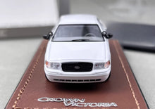 Load image into Gallery viewer, GOC 1:64 White Police Crown Victoria EN114 American Model Diecast Metal Car
