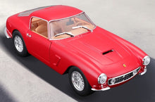 Load image into Gallery viewer, Bburago 1:24 250GT Berlinetta Passo Corto Racing Sports Model Toy Metal Car
