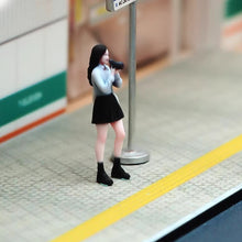 Load image into Gallery viewer, 1:24 Painted Figure Model Miniature Resin Diorama  Sand Camera Girl Lady
