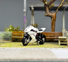Load image into Gallery viewer, CM 1:64 White MV Agusta F3 Rosso Girl Figure Motorcycle Model Diecast Metal

