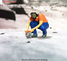 Load image into Gallery viewer, 1:64 Painted Figure Mini Model Miniature Resin Diorama Sand Cutting Repairman
