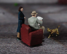 Load image into Gallery viewer, 1:64 Painted Figure Model Miniature Resin Diorama Sand Man Lady Cat Wind Coat New
