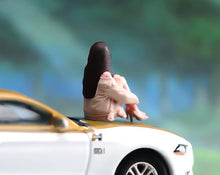 Load image into Gallery viewer, 1:24 Painted Figure Model Miniature Resin Diorama  Sand Sitting Casual Beauty
