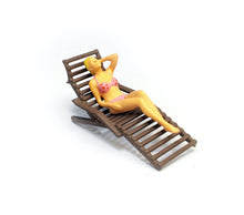Load image into Gallery viewer, 1:64 Painted Figure Mini Model Miniature Resin Diorama Beach Vacation Couple BR
