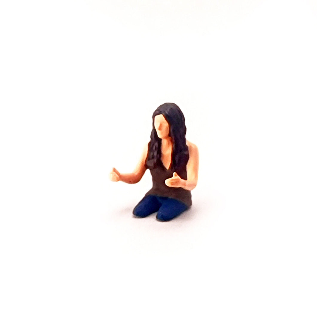 1:64 Painted Figure Mini Model Miniature Resin Diorama Racing Driver Driving BL