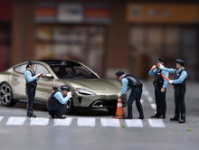 Load image into Gallery viewer, 1:64 Painted Figure Model Miniature Resin Sand Policeman Set Five People Police
