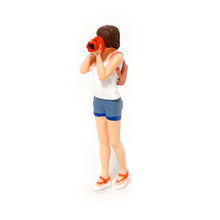 Load image into Gallery viewer, 1:64 Painted Figure Mini Model Miniature Resin Diorama Motocycle Couple Lovers
