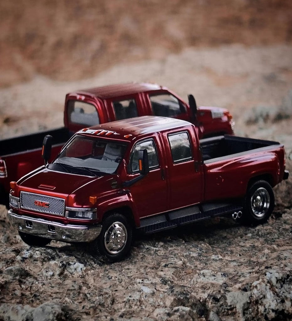 GOC 1:64 Red Topkick C4500 Muscle Pickup Truck Model Diecast Metal Car New Collection