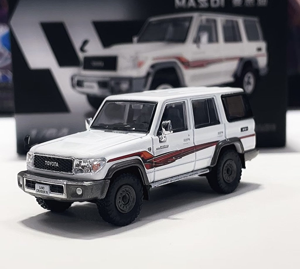 Masdi 1:64 White Land Cruiser LC76 ORV SUV Sports Model Diecast Metal Car New Collection