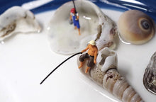 Load image into Gallery viewer, 1:64 Painted Figure Model Miniature Resin Diorama Sand Fishing Fisher Set 3PCS
