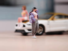 Load image into Gallery viewer, 1:24 Painted Figure Model Miniature Resin Diorama  Sand Hip Hop Style Girl
