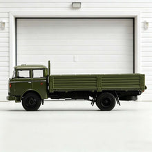 Load image into Gallery viewer, Perka 1:64 Green JN150 Heavy Delivery Truck Model Diecast Metal Car New Collection
