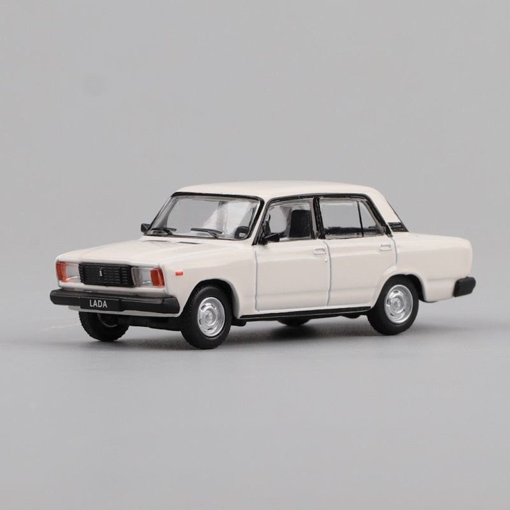 Perka 1:64 White 1970 LADA 2105 Classic Vintage Model Diecast Metal Car New Collection
